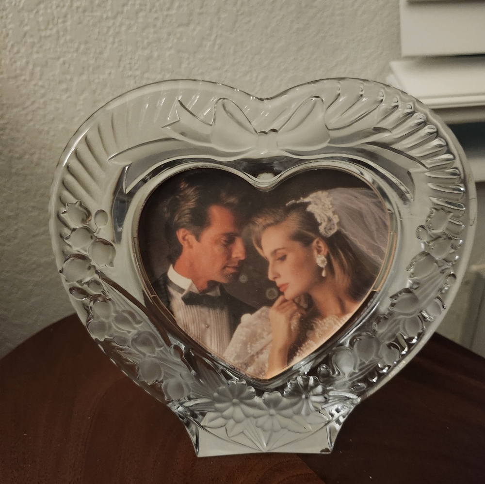 Home Beautiful brand heart shaped glass picture frame